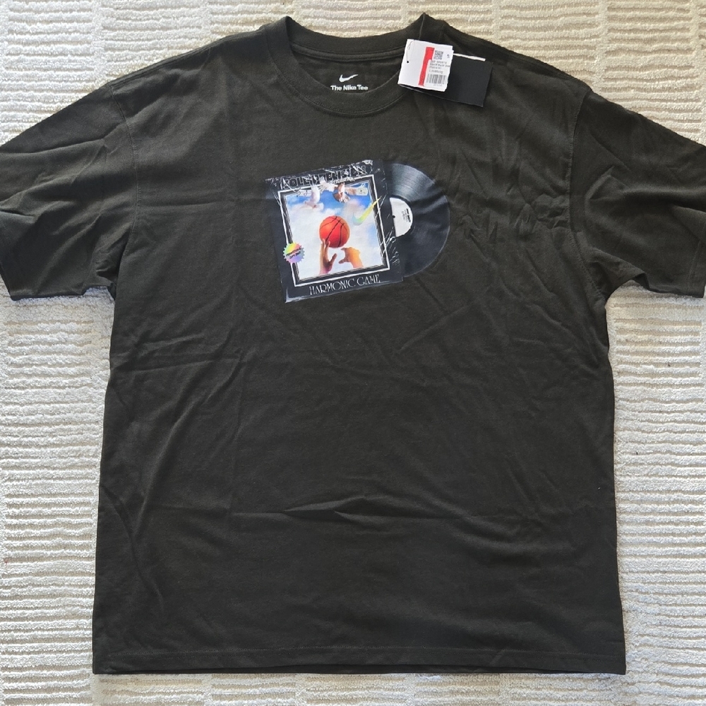 Nike Graphic Short Sleeve Men's Tee NWT